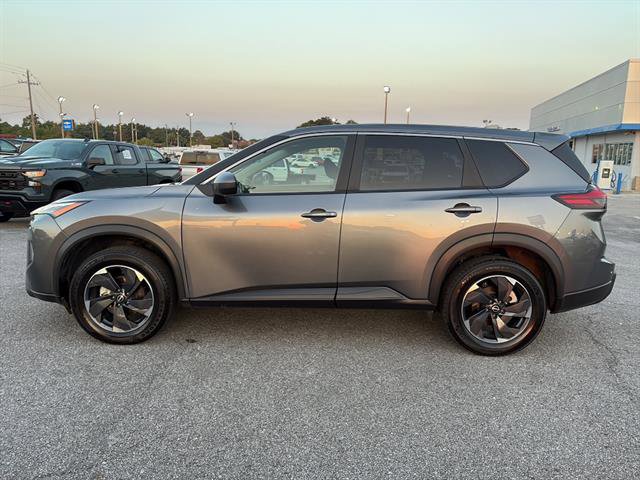 Used 2024 Nissan Rogue SV image 4