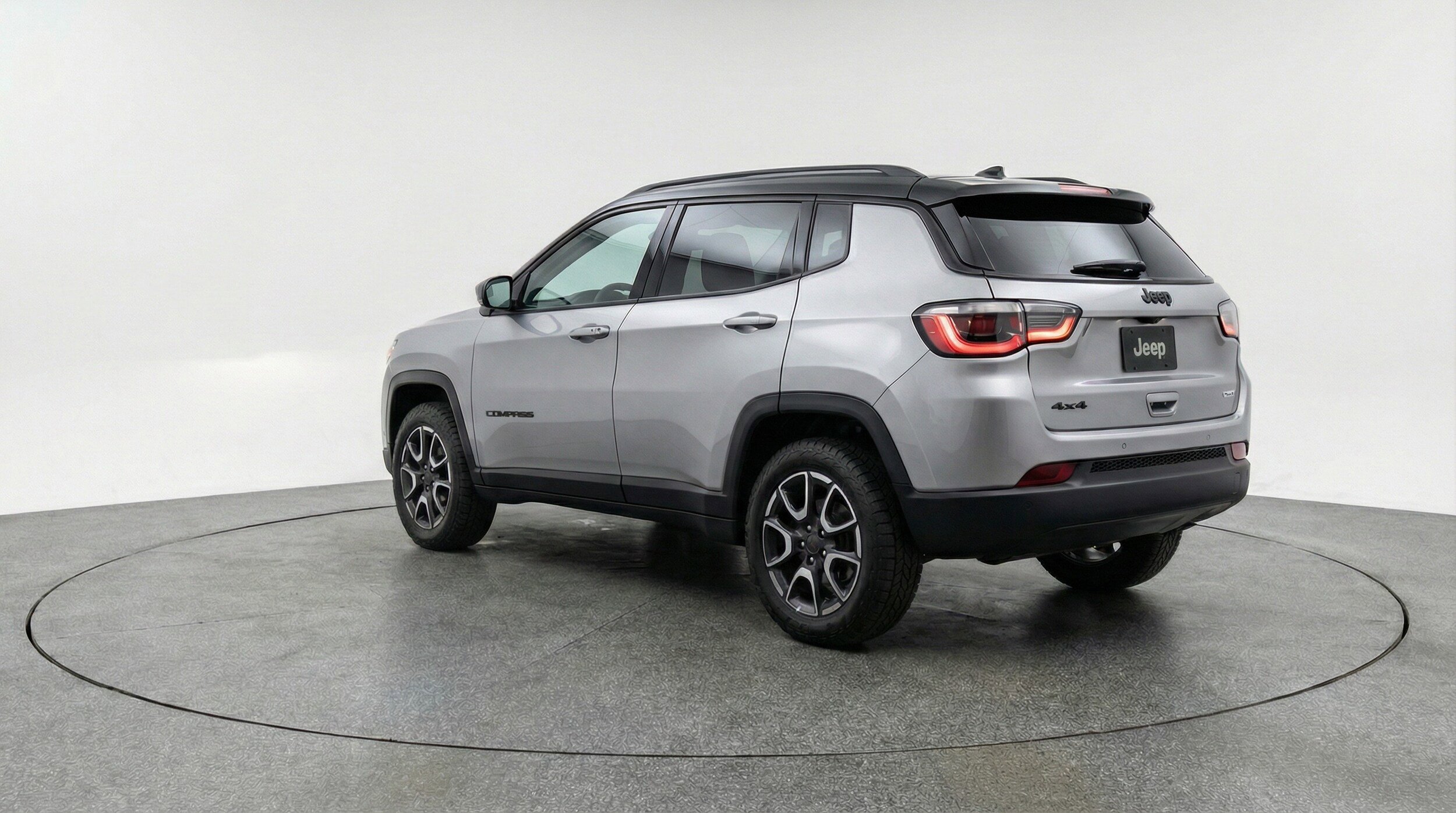 Used 2025 Jeep Compass Trailhawk AWD/4WD image 5