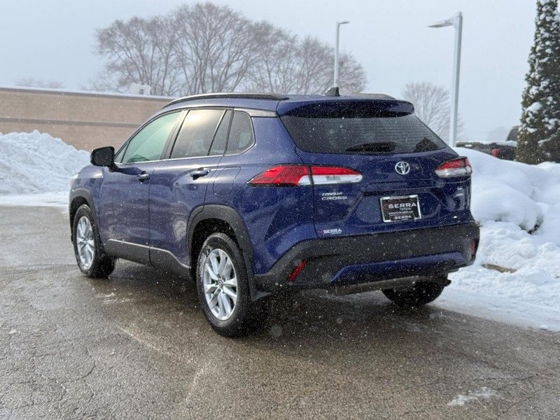 Used 2025 Toyota Corolla Cross LE image 5