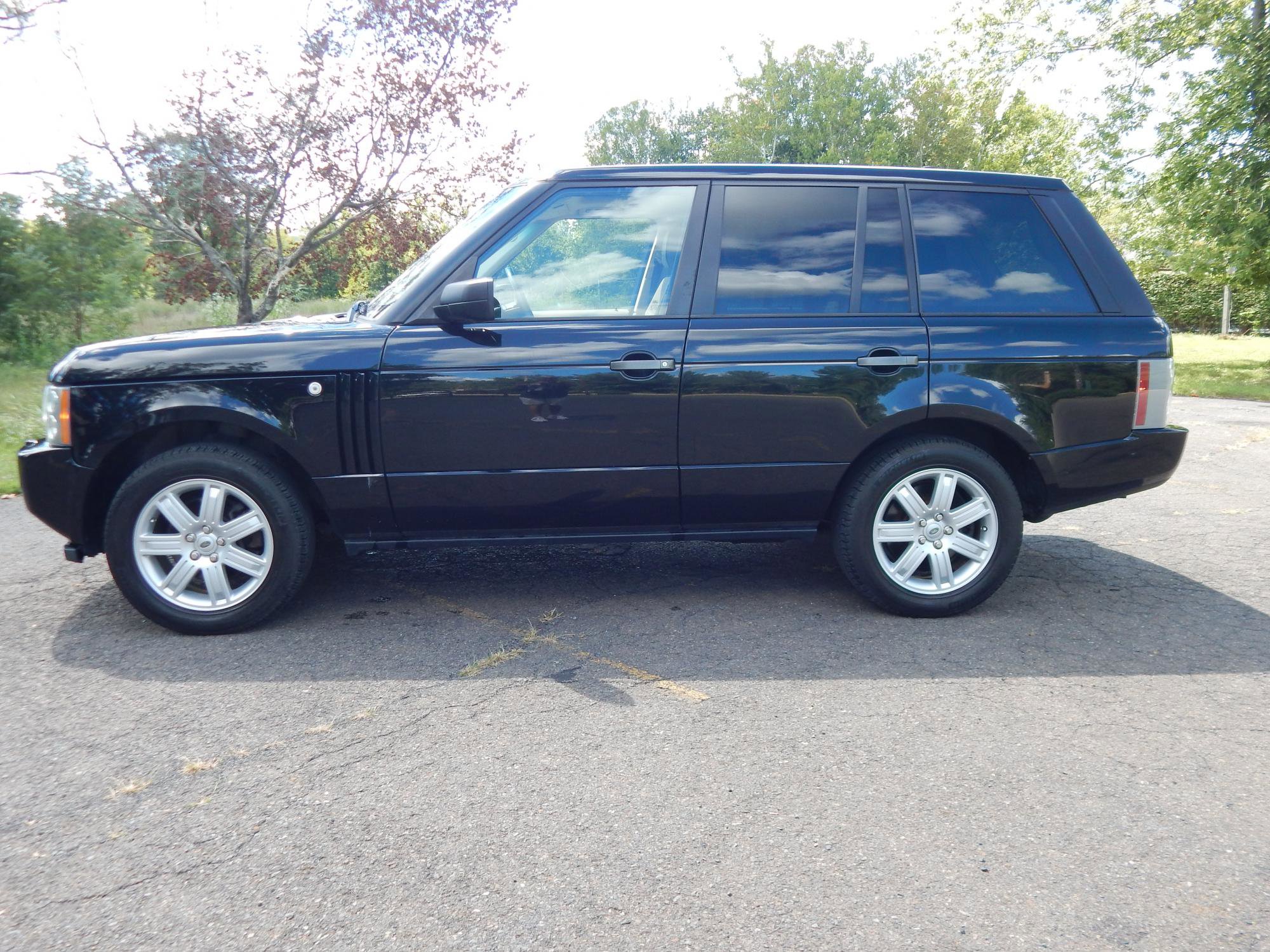 Used 2008 Land Rover Range Rover HSE image 2