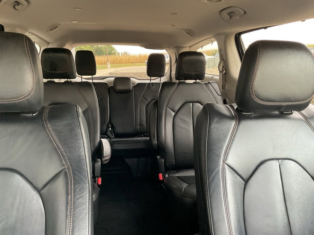 Used 2017 Chrysler Pacifica Touring-L image 19