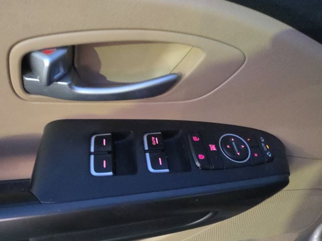 Used 2015 Kia Sedona LX FWD image 12