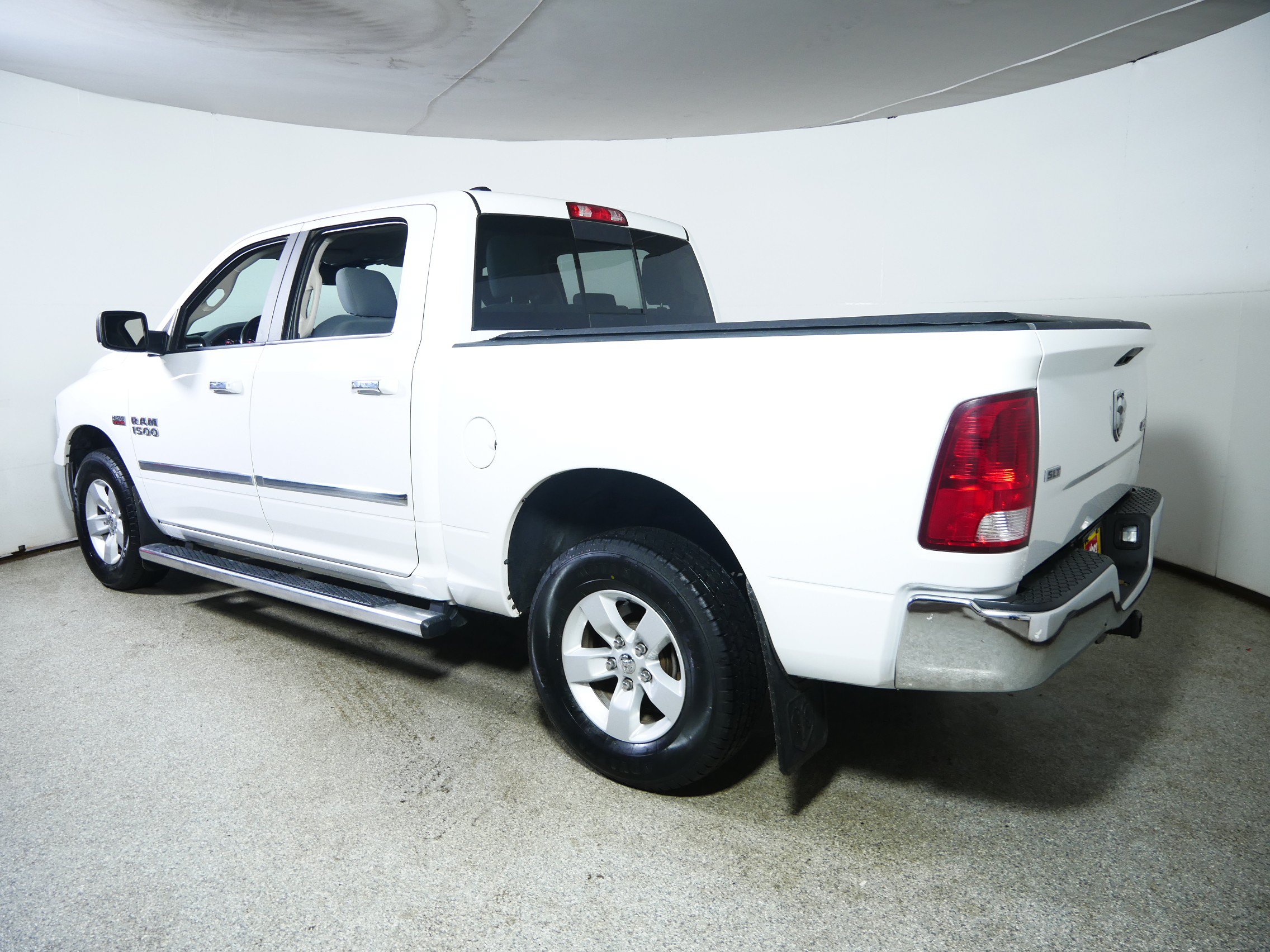 Used 2017 RAM 1500 Classic SLT w/ Luxury Group AWD/4WD image 5