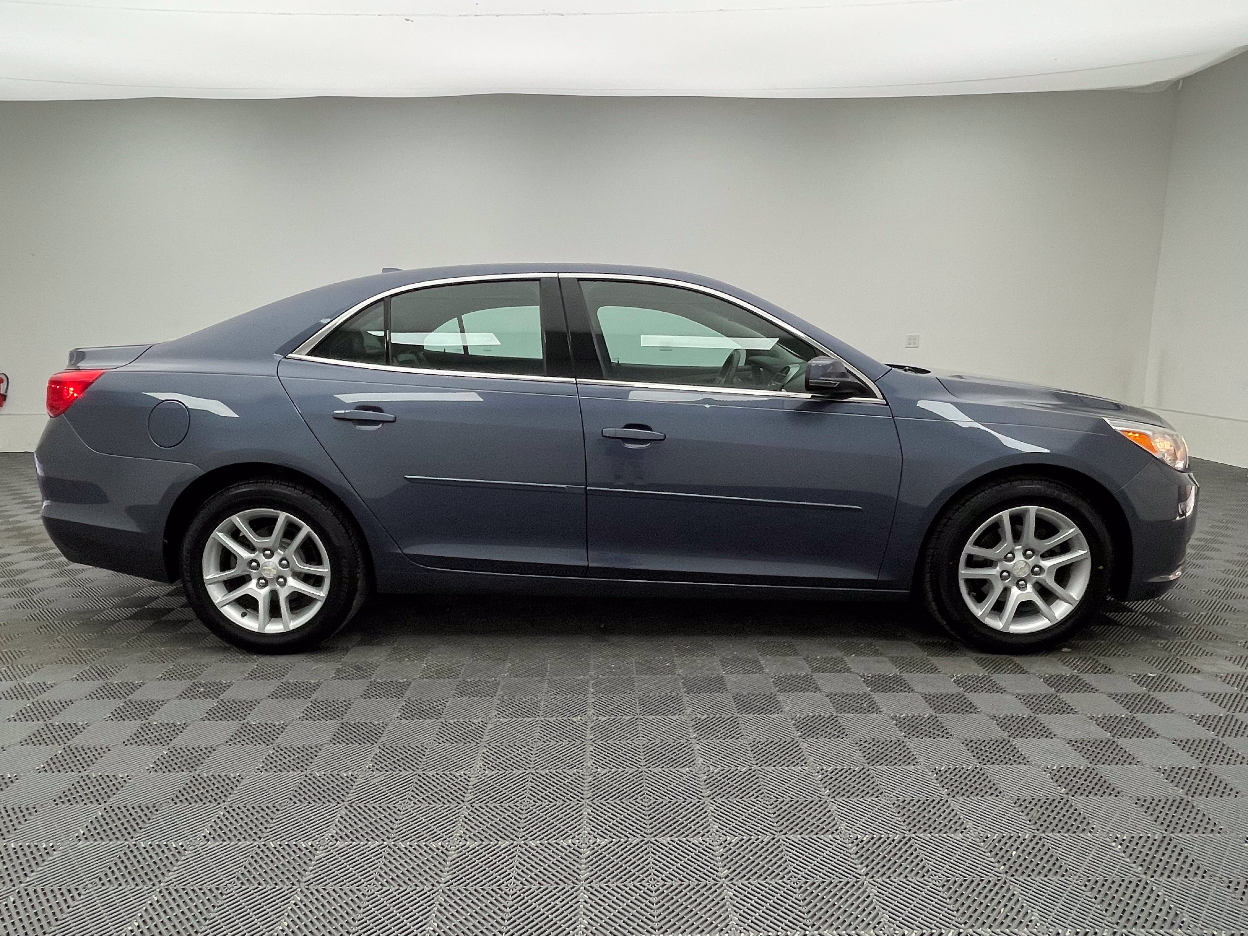 Used 2014 Chevrolet Malibu LT w/ Power Convenience Package FWD image 5