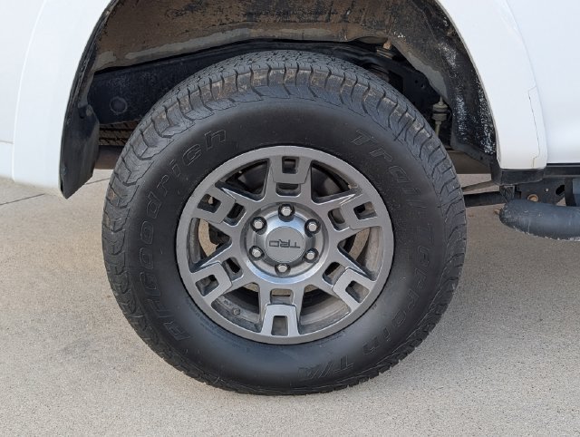 Used 2020 Toyota 4Runner Venture AWD/4WD image 3
