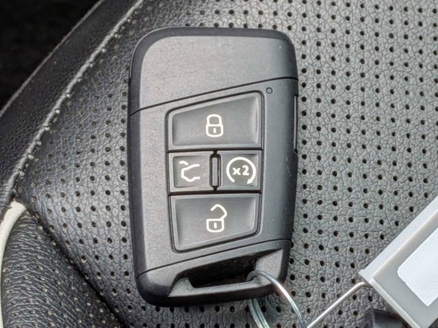 Used 2022 Volkswagen Tiguan SEL R-Line AWD/4WD image 32