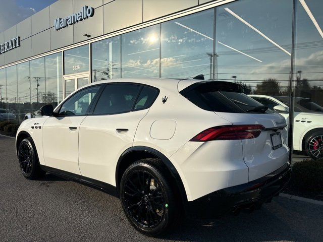 Used 2025 Maserati Grecale Modena image 3
