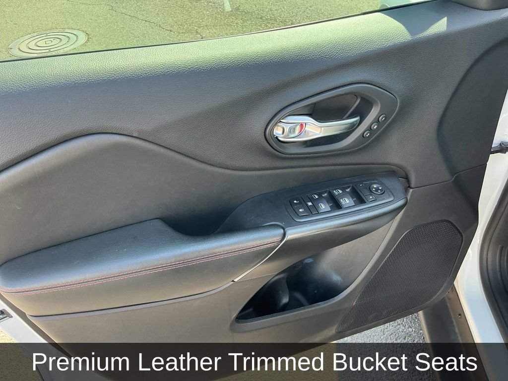 Used 2020 Jeep Cherokee Trailhawk AWD/4WD image 19