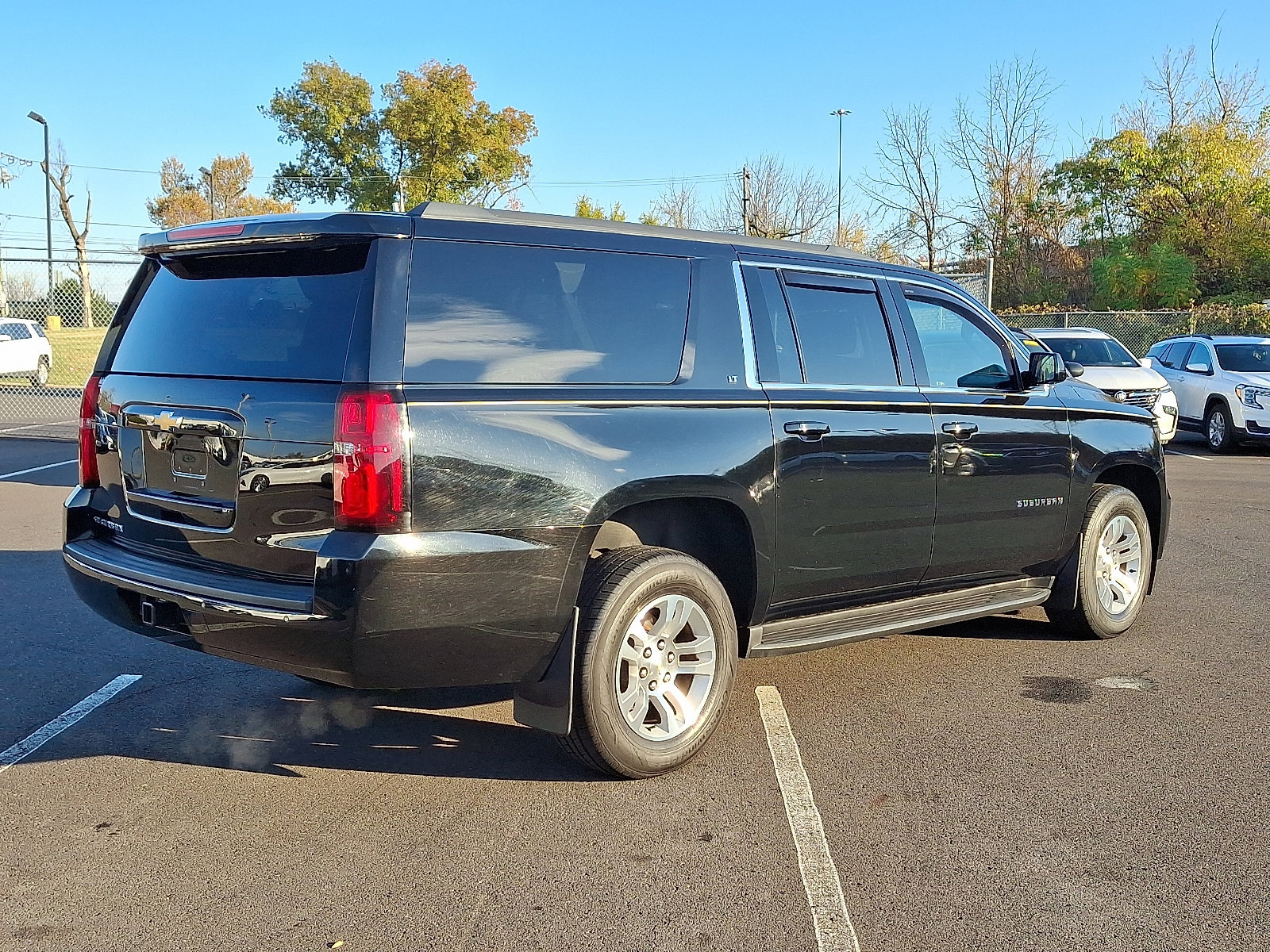 Used 2018 Chevrolet Suburban LT image 6