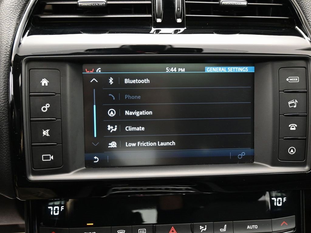 Used 2017 Jaguar XE Premium image 28