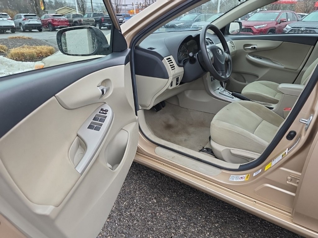 Used 2012 Toyota Corolla LE image 10