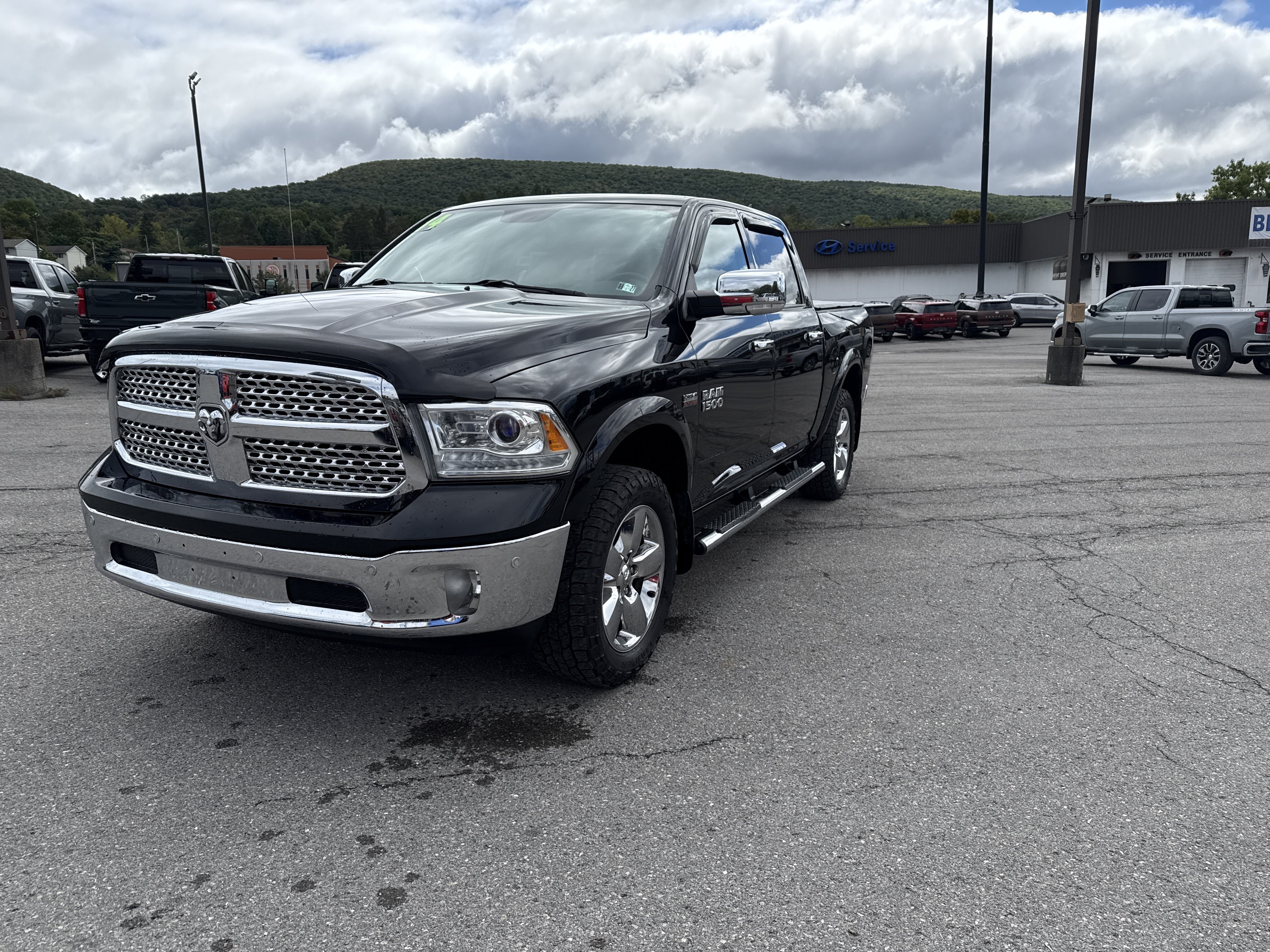 Used 2014 RAM 1500 Laramie AWD/4WD image 3