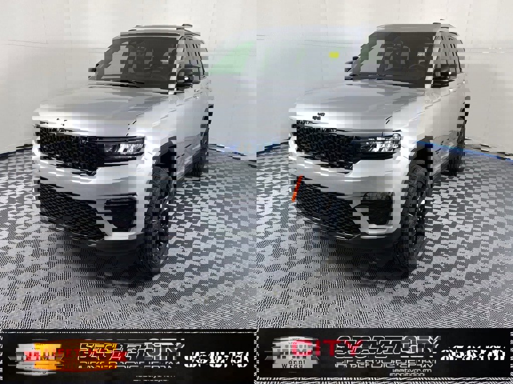 New 2025 Jeep Grand Cherokee Limited w/ Black Appearance Package image 3