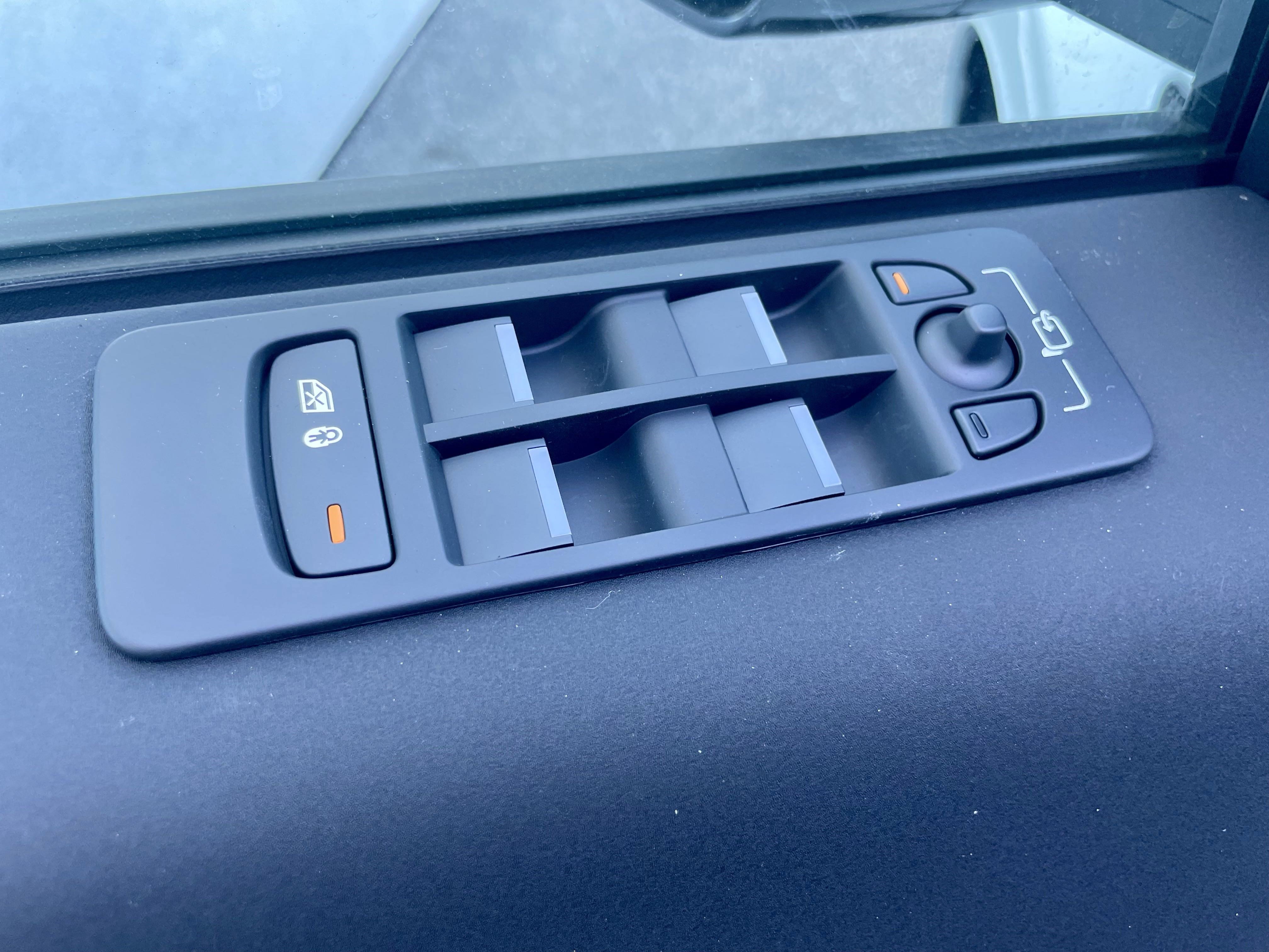 New 2025 Land Rover Discovery Sport S image 11