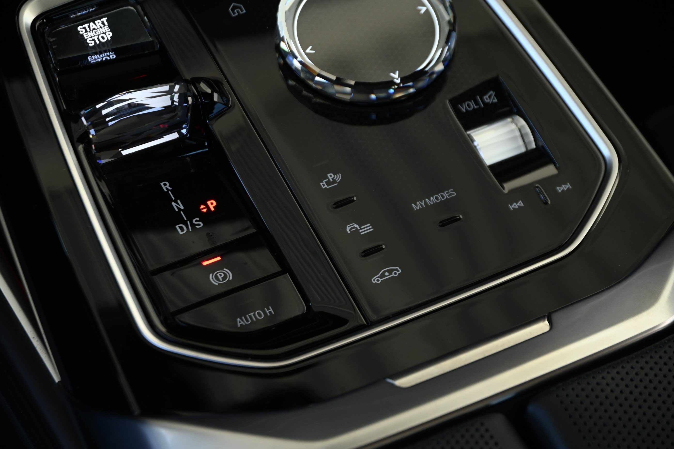 Certified 2024 BMW 740i RWD image 21