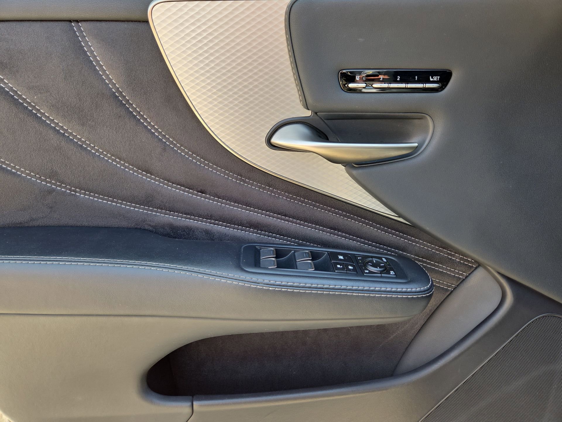 Used 2019 Lexus LS 500 F Sport w/ Accessory Package (Z2) RWD image 15