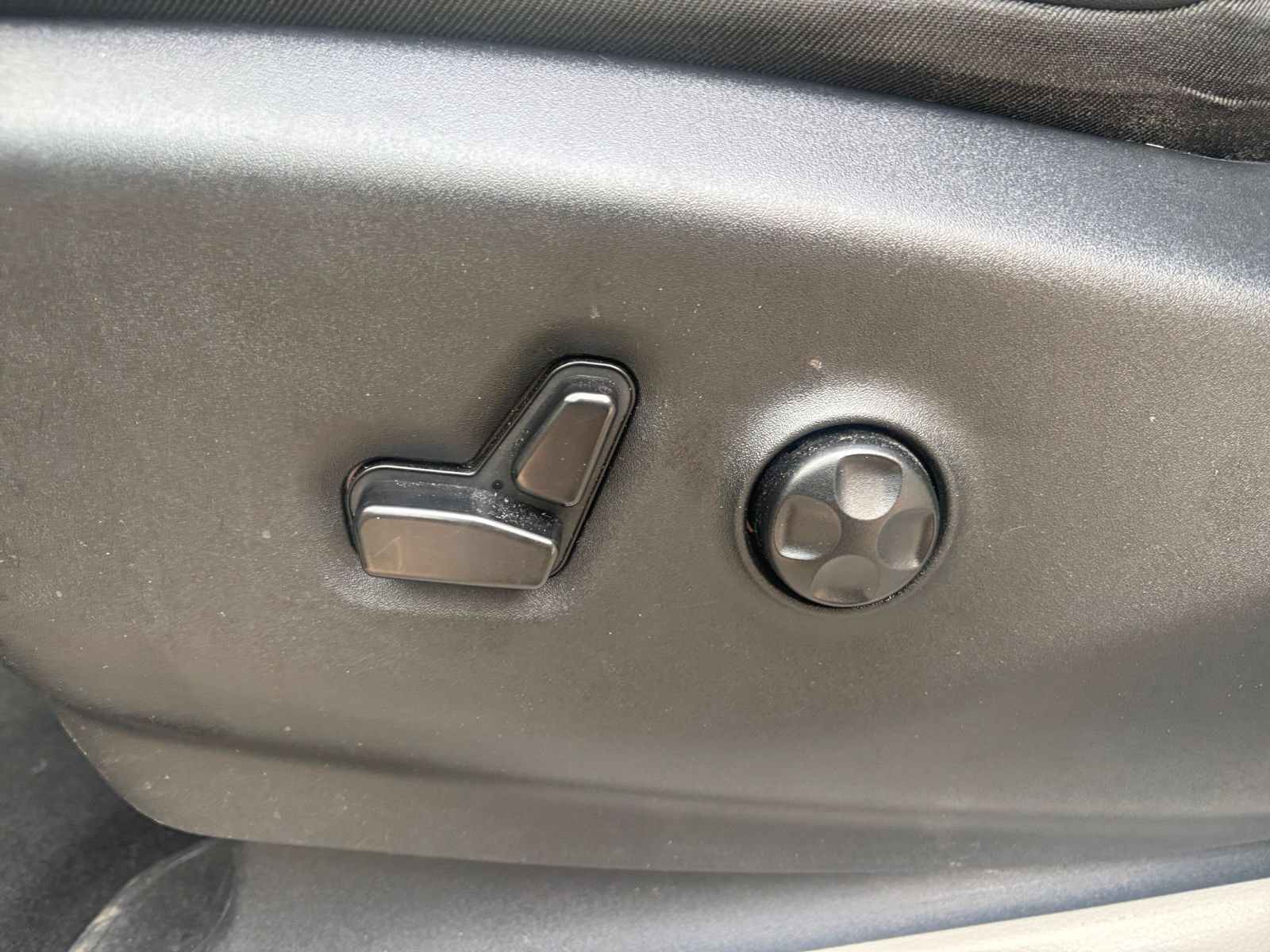 Used 2024 Chrysler Pacifica Touring-L FWD image 21