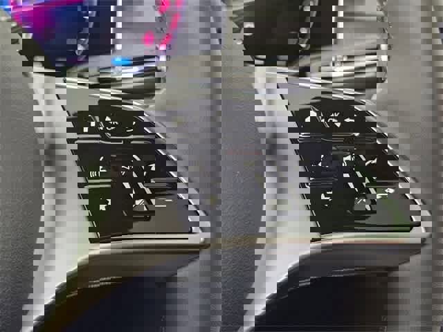 Used 2025 Mercedes-Benz GLC 300 4MATIC image 55