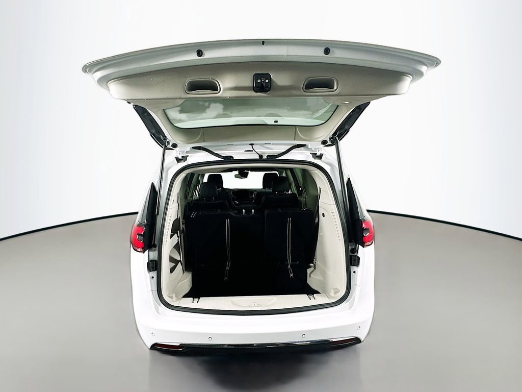 Used 2024 Chrysler Pacifica Touring-L AWD/4WD image 28