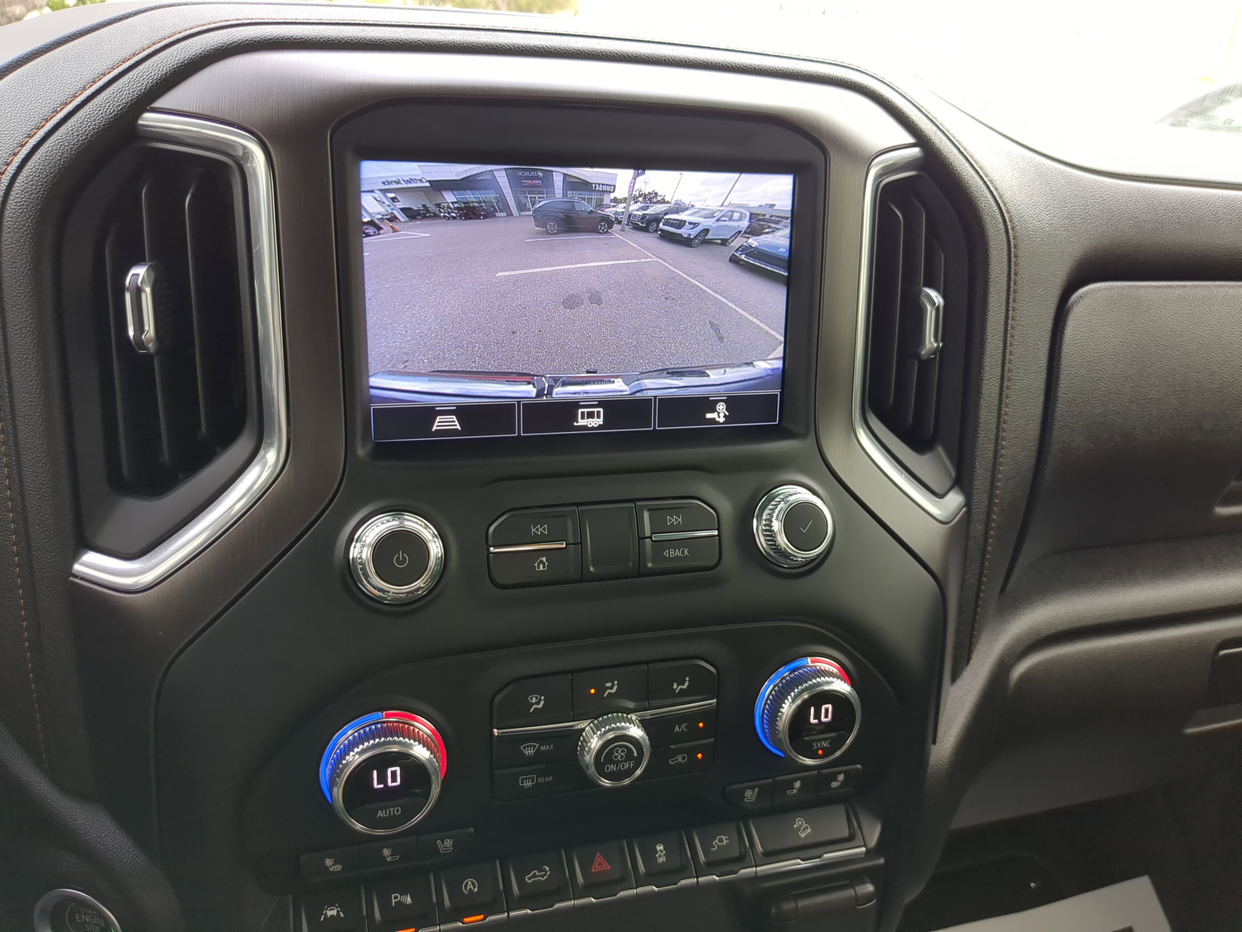 Certified 2022 GMC Sierra 1500 AT4 w/ AT4 Premium Package image 22