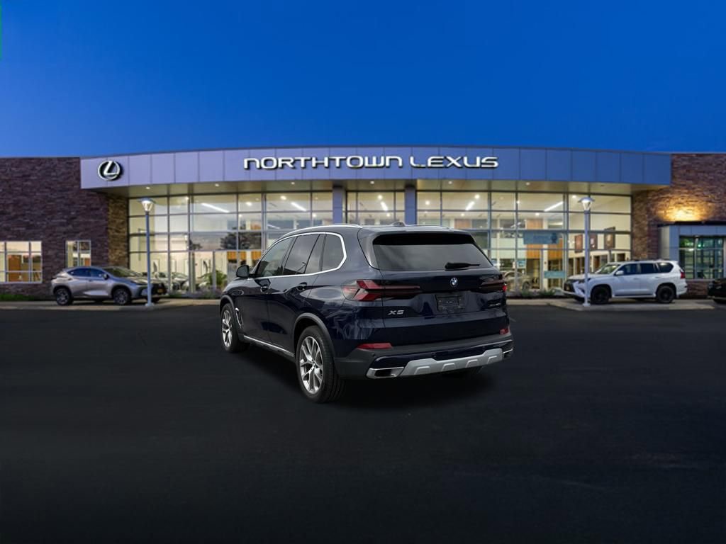Used 2024 BMW X5 xDrive40i w/ Parking Assistance Package image 23