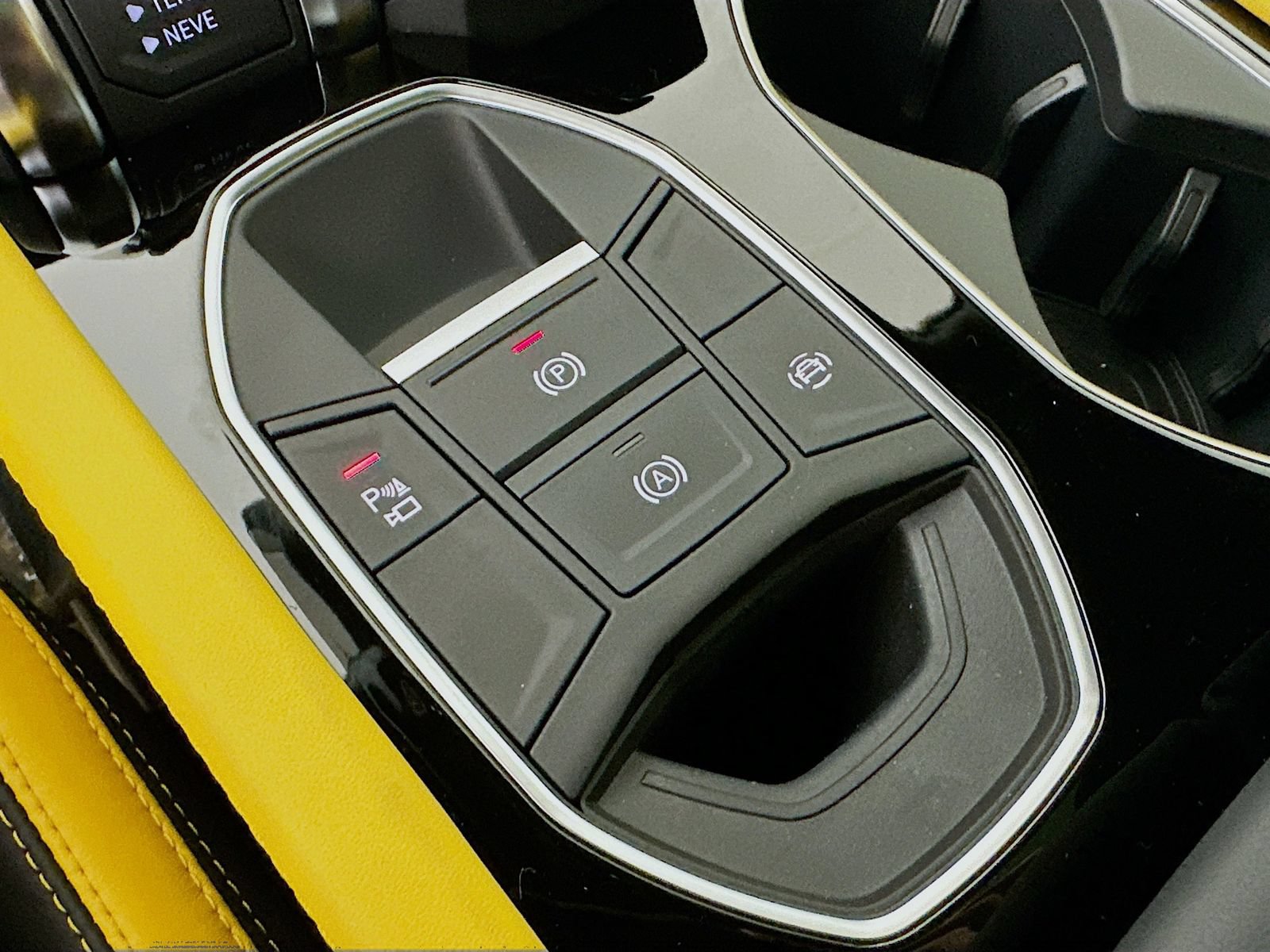 Used 2025 Lamborghini Urus SE AWD/4WD image 55