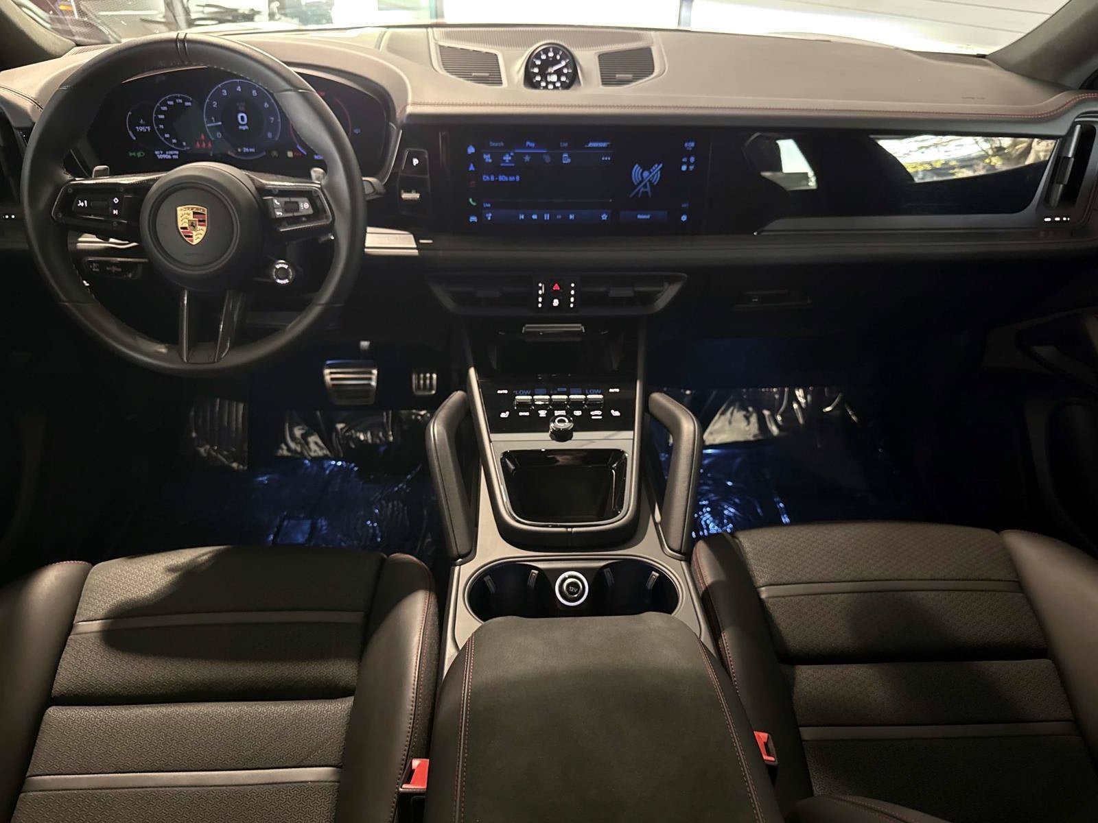 Used 2025 Porsche Cayenne GTS AWD/4WD image 18