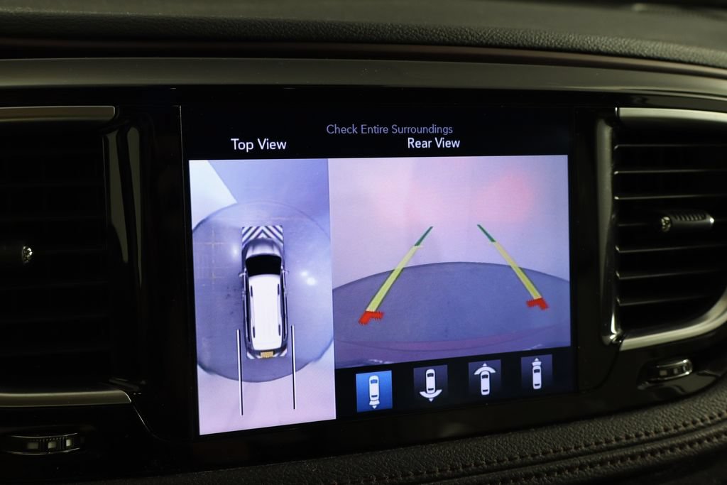 Used 2017 Chrysler Pacifica Limited w/ UConnect Theater Package FWD image 40