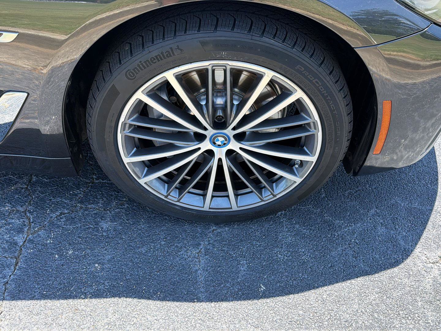 Used 2023 BMW 530e w/ Premium Package RWD image 41