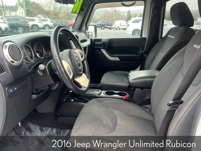 Used 2016 Jeep Wrangler Unlimited Rubicon w/ Connectivity Group image 18