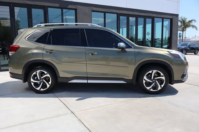 Used 2022 Subaru Forester Touring AWD/4WD image 2