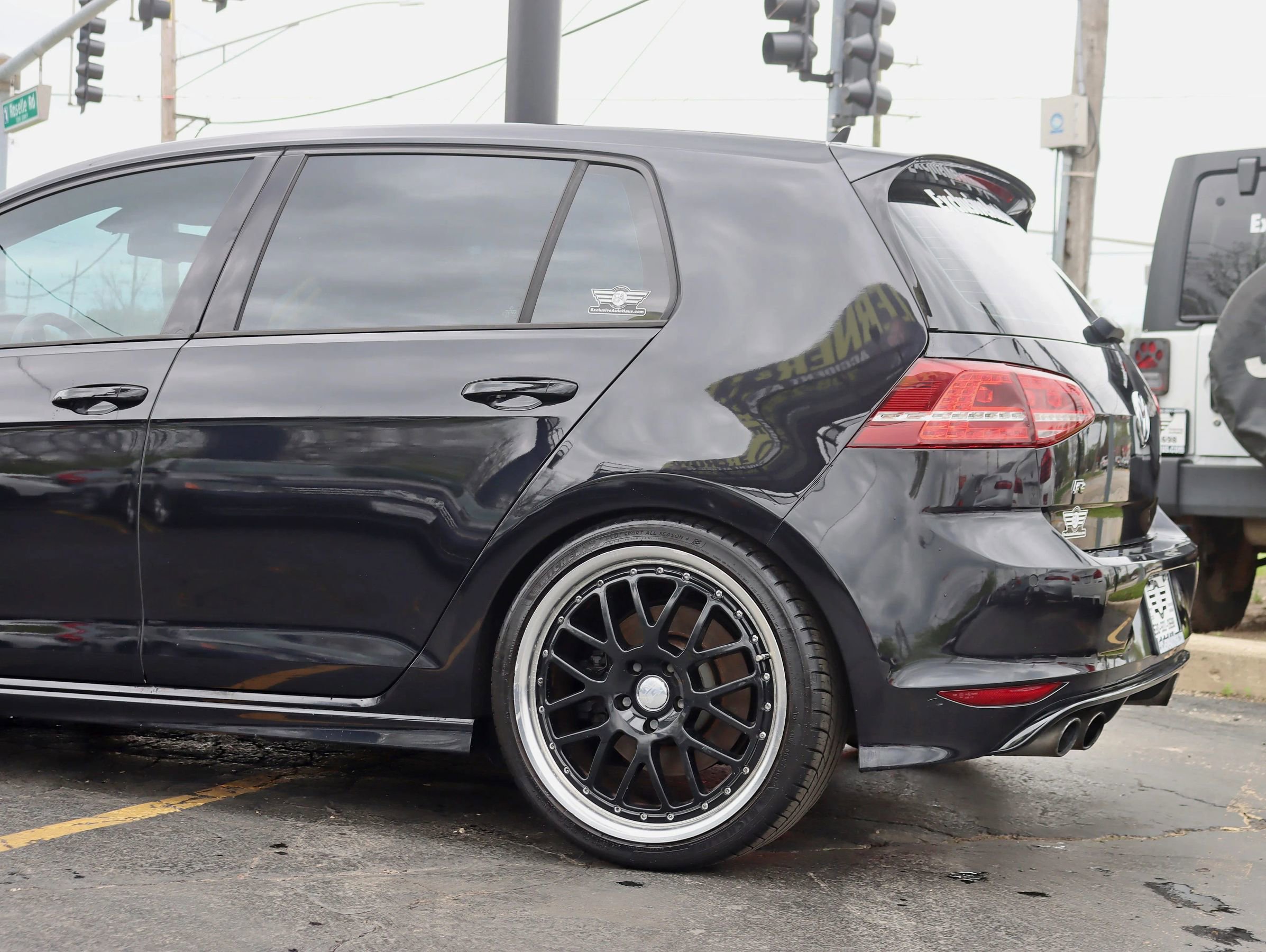 Used 2016 Volkswagen Golf R 4-Door w/ Driver Assistance Package AWD/4WD image 11