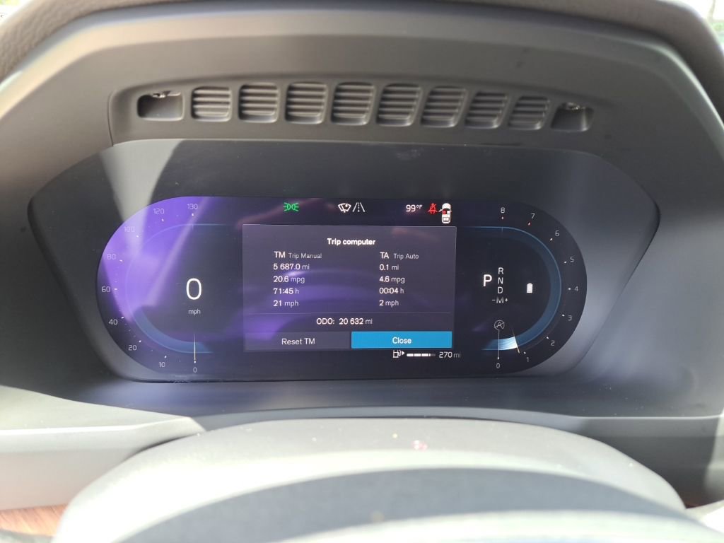 Used 2023 Volvo XC90 B6 Core image 18