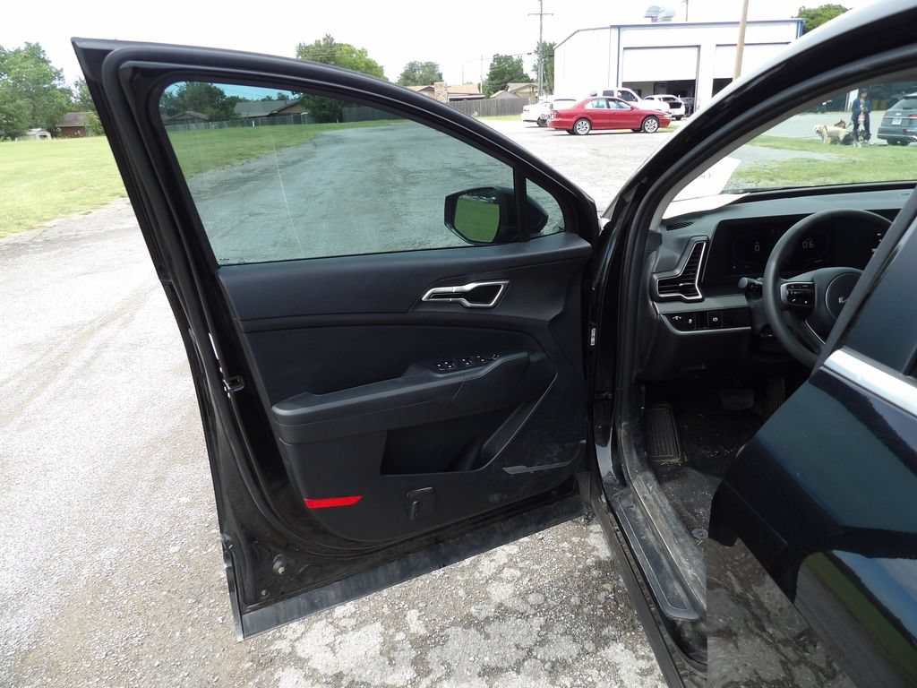 Used 2025 Kia Sportage LX FWD image 10