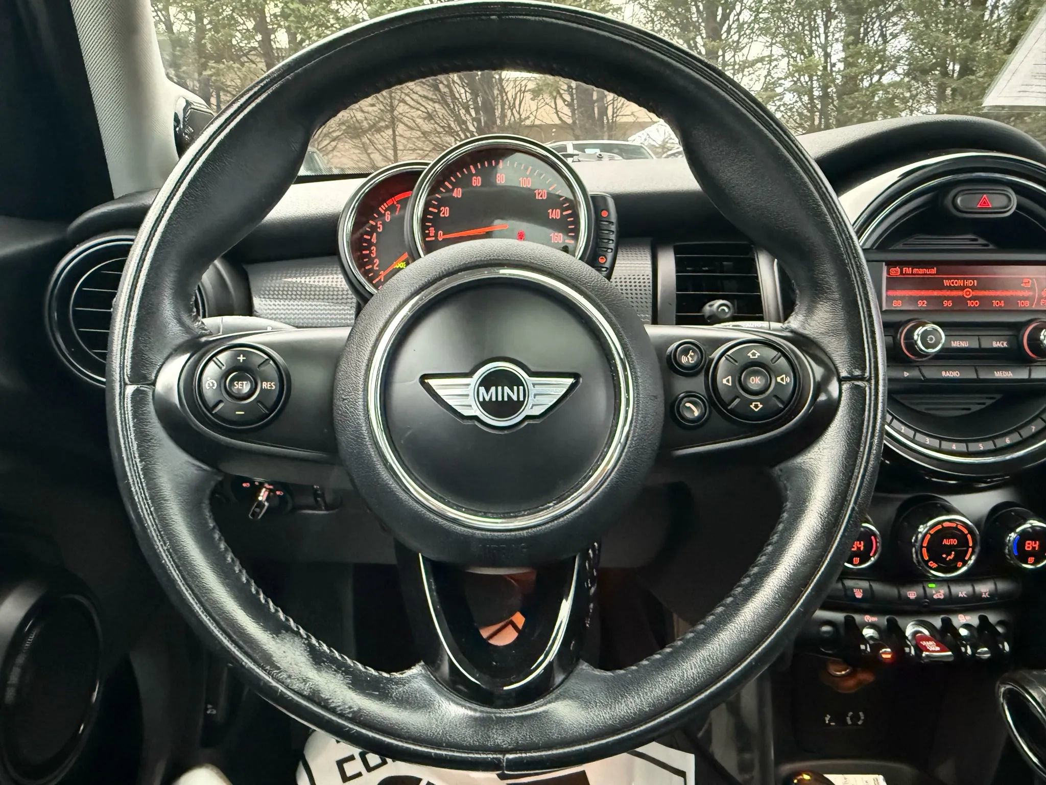 Used 2015 MINI Cooper 4-Door Hardtop image 28