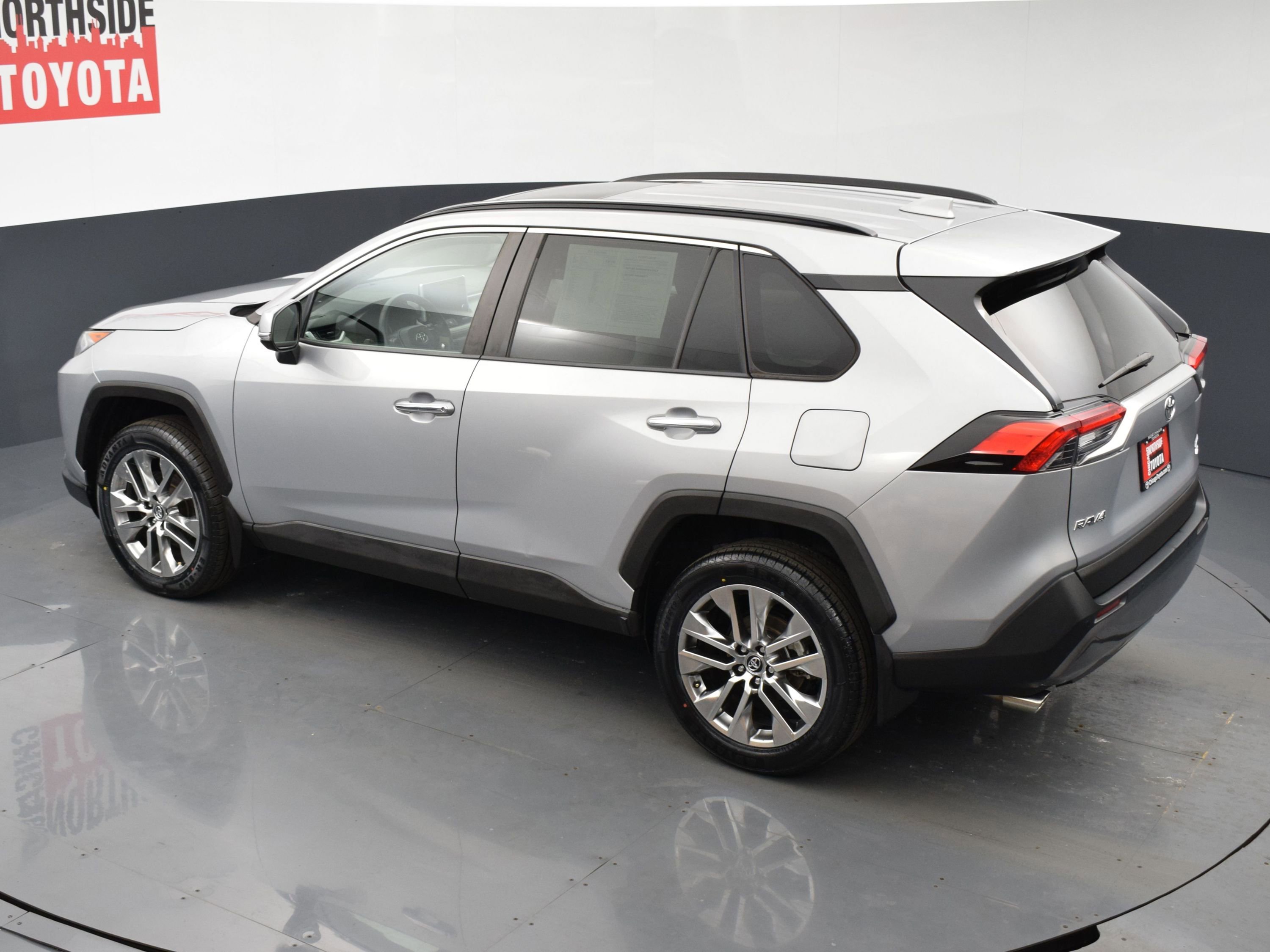 Used 2020 Toyota RAV4 Limited w/ Carpet Mat Package image 23