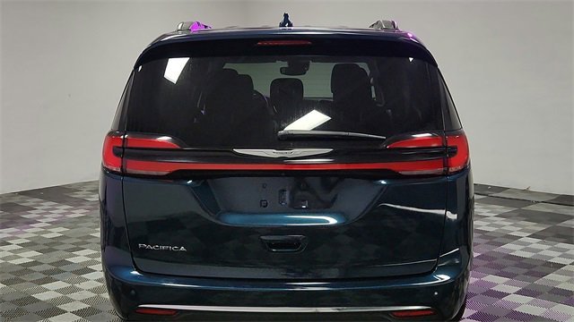 Used 2022 Chrysler Pacifica Touring-L image 6
