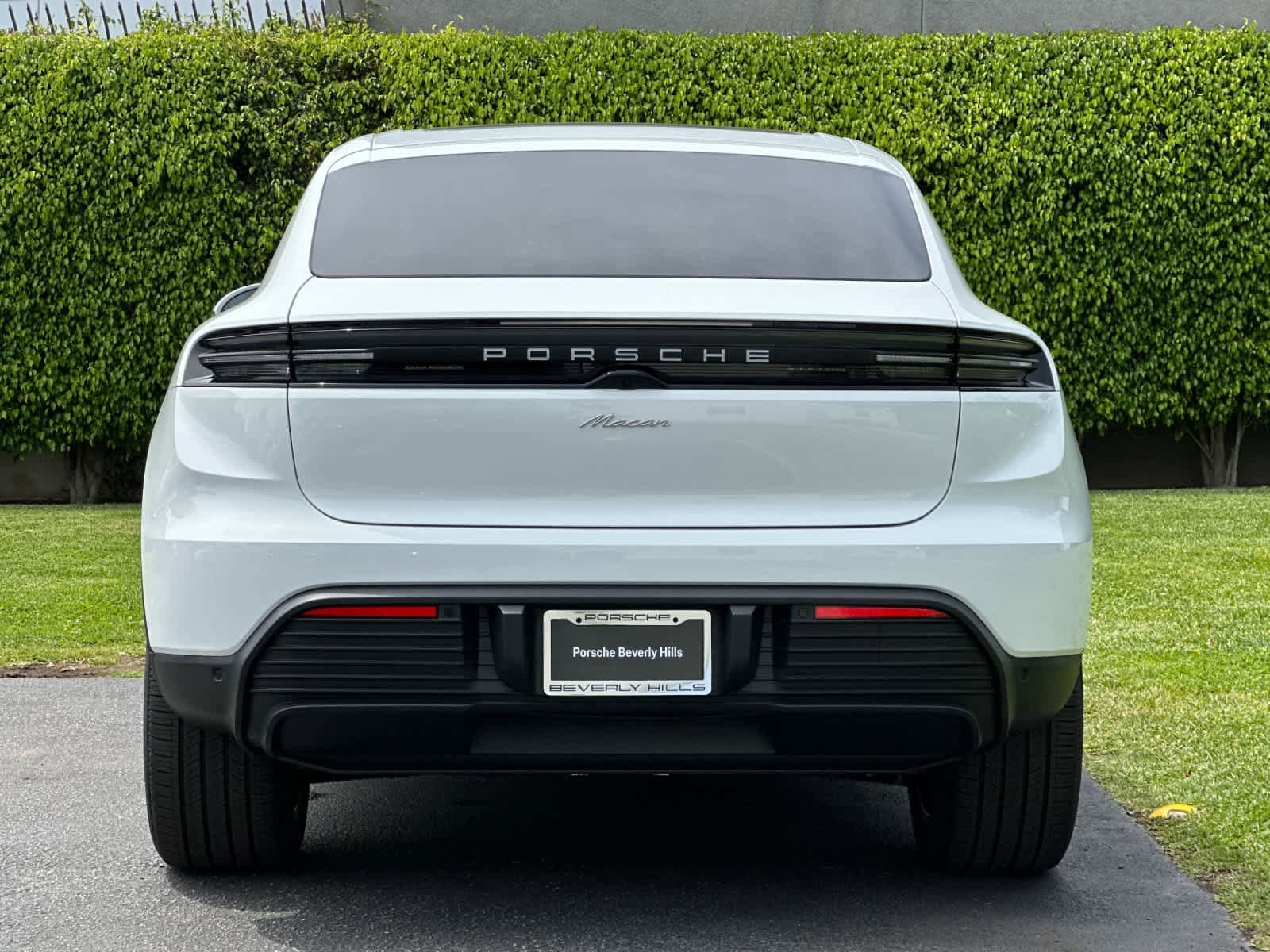 New 2026 Porsche Macan Electric RWD image 7