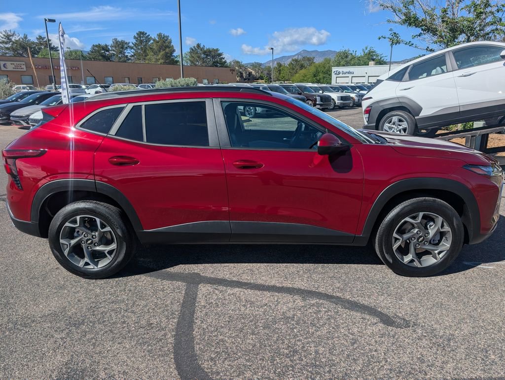 Certified 2025 Chevrolet Trax LT FWD image 6