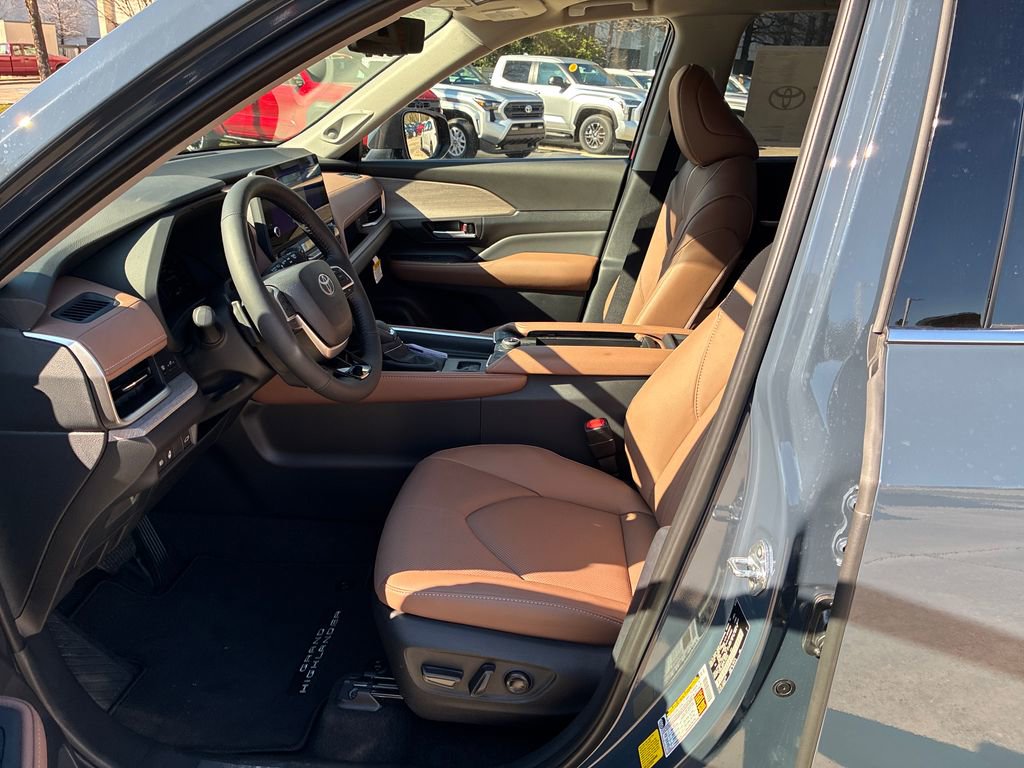 New 2026 Toyota Grand Highlander Platinum image 15