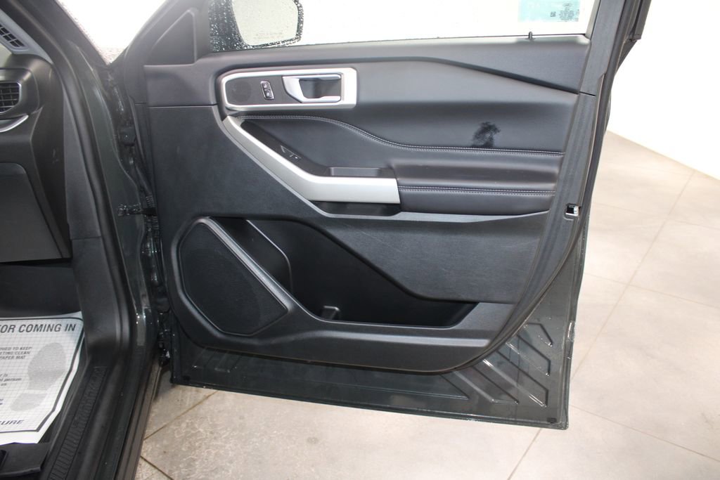 Used 2023 Ford Explorer XLT w/ Equipment Group 202A image 33