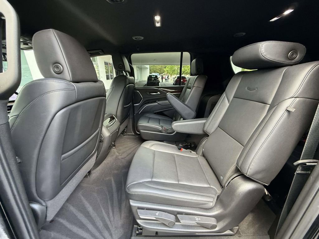 Used 2024 Cadillac Escalade ESV Luxury AWD/4WD image 55