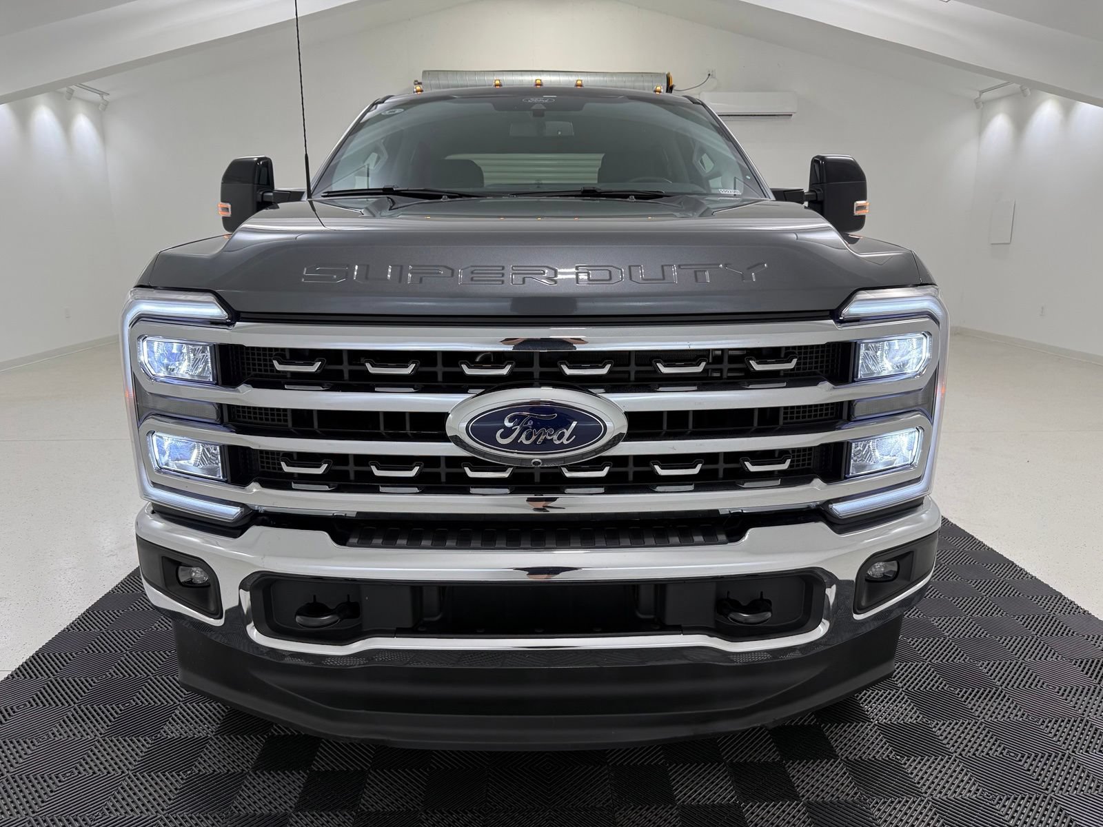 Used 2026 Ford F350 Lariat AWD/4WD image 2