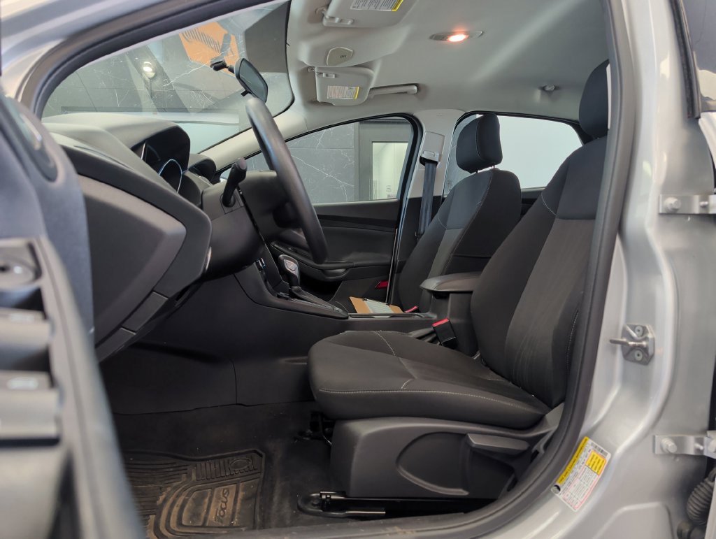 Used 2018 Ford Focus SE FWD image 10