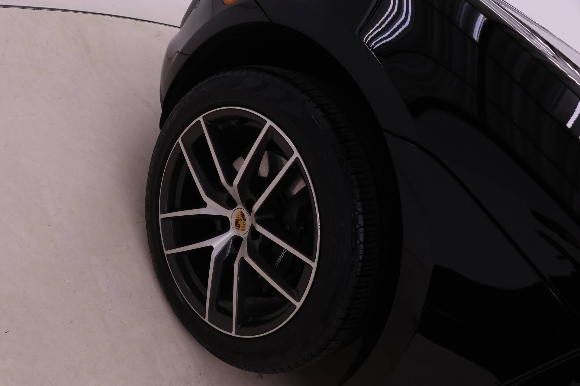 Used 2025 Porsche Macan image 11