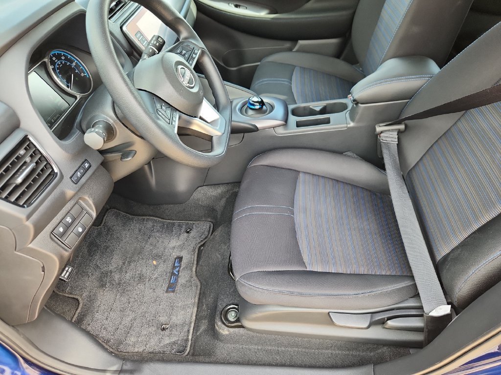 Used 2025 Nissan Leaf S FWD image 8