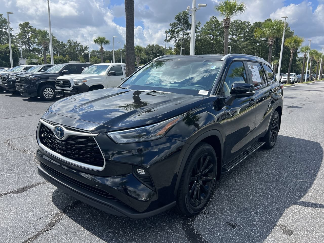 Used 2023 Toyota Highlander XLE FWD image 5