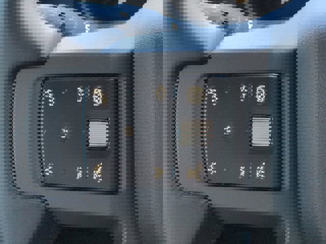 Used 2025 Land Rover Defender 110 S image 23