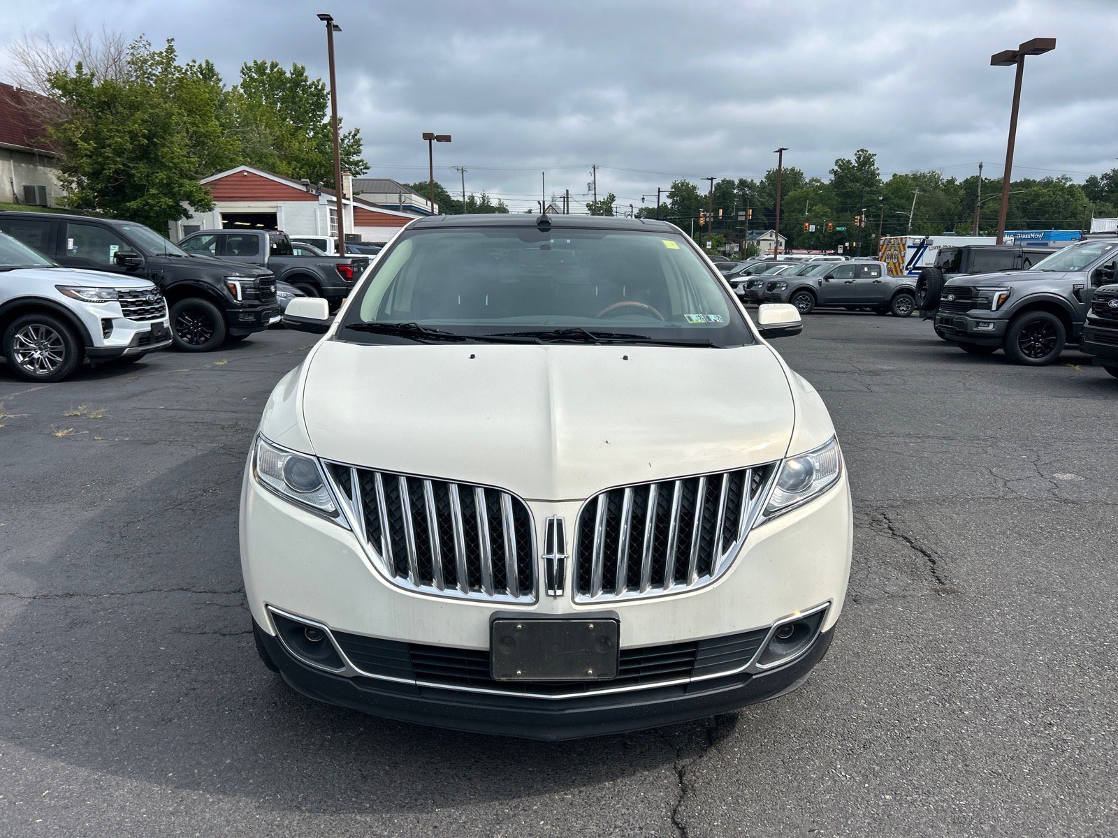 Used 2013 Lincoln MKX AWD image 2