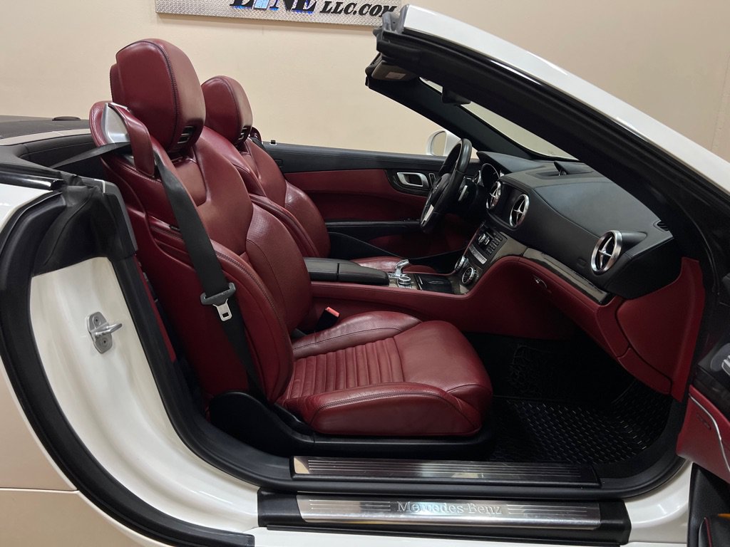 Used 2013 Mercedes-Benz SL 550 w/ Premium Pkg image 32